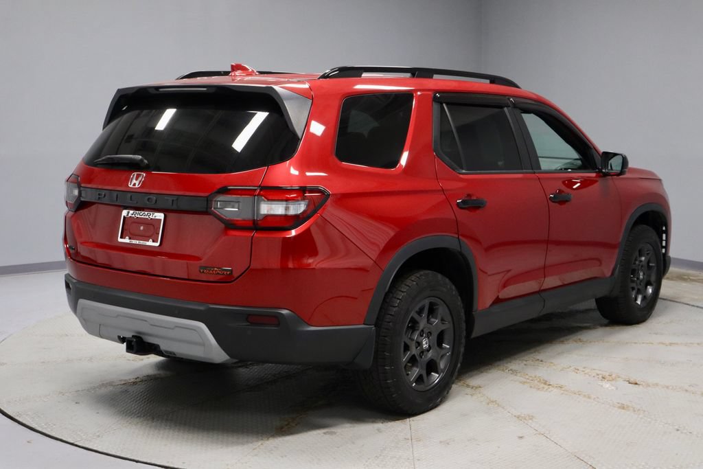 Used 2025 Honda Pilot TrailSport image 12