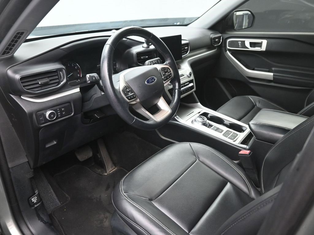 Certified 2020 Ford Explorer XLT w/ Equipment Group 202A image 19