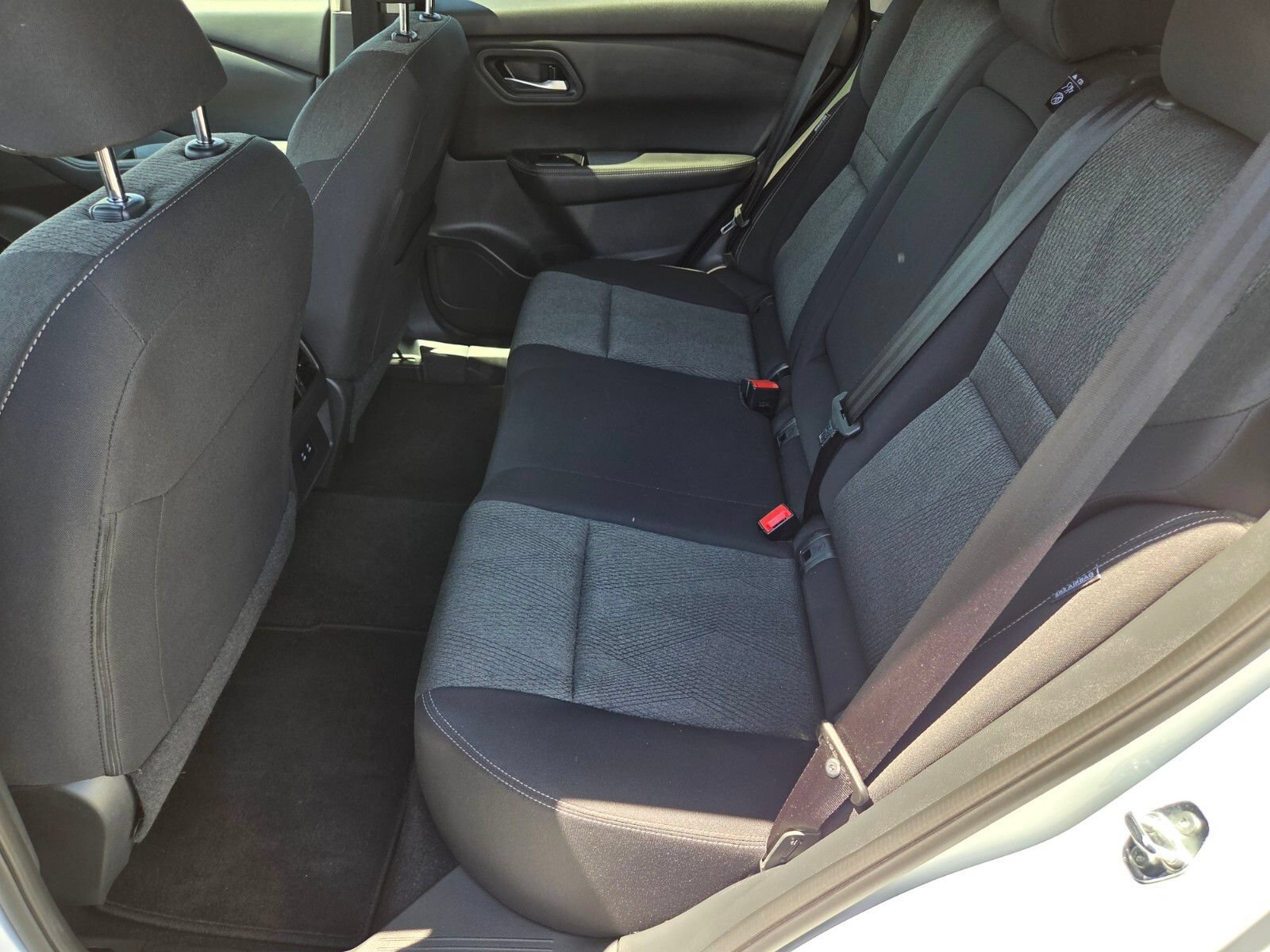 Used 2024 Nissan Rogue SV FWD image 11