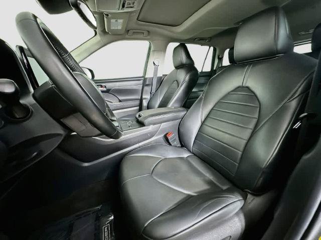 Used 2023 Toyota Highlander XLE FWD image 12
