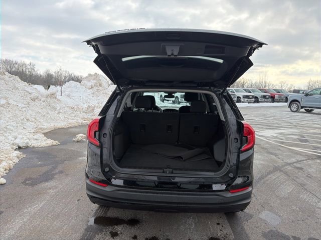 Used 2024 GMC Terrain SLE image 10