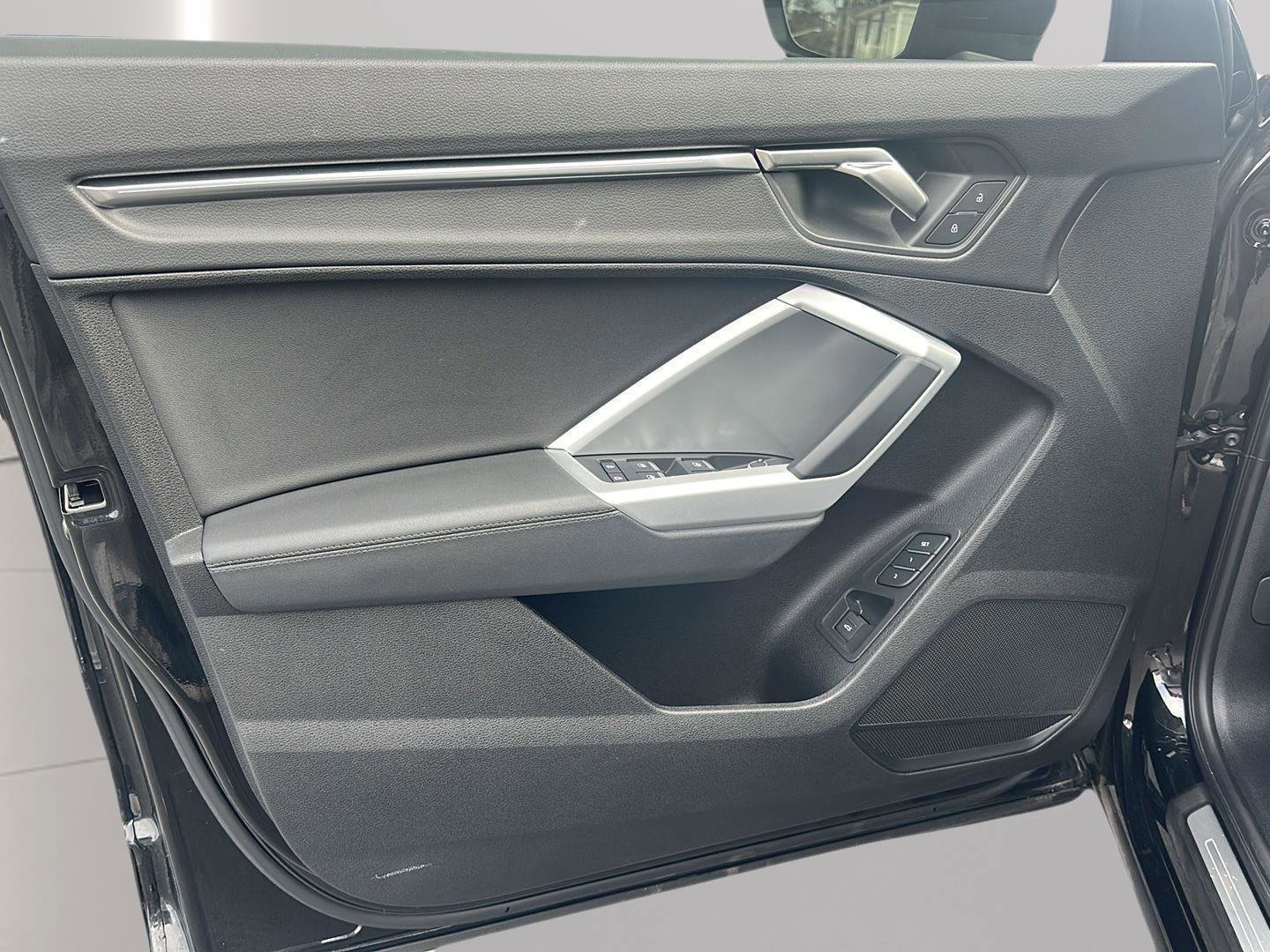 Used 2024 Audi Q3 2.0T Premium Plus w/ Premium Plus Package image 10