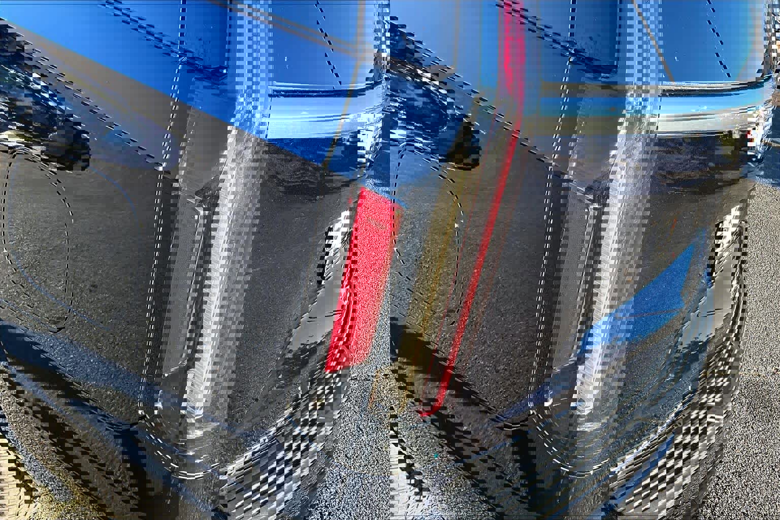 Used 2023 Cadillac Escalade ESV Premium Luxury image 28