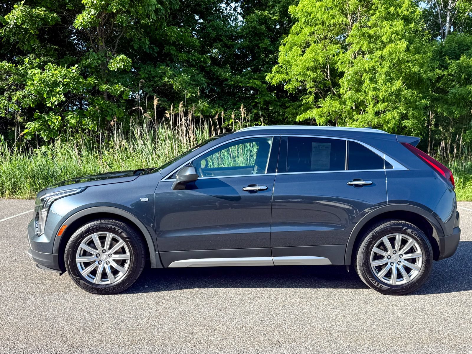 Used 2020 Cadillac XT4 Premium Luxury w/ Cold Weather Package AWD/4WD image 8