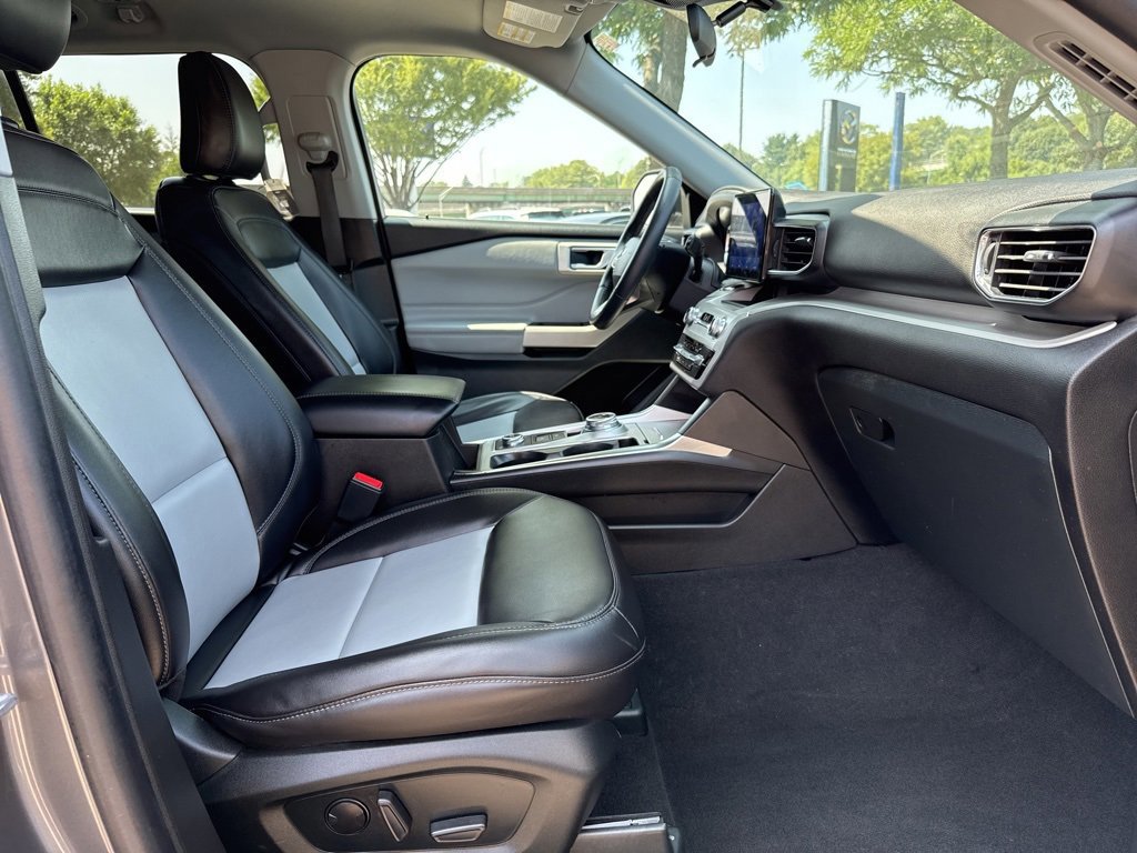 Certified 2023 Ford Explorer XLT w/ Equipment Group 202A image 34