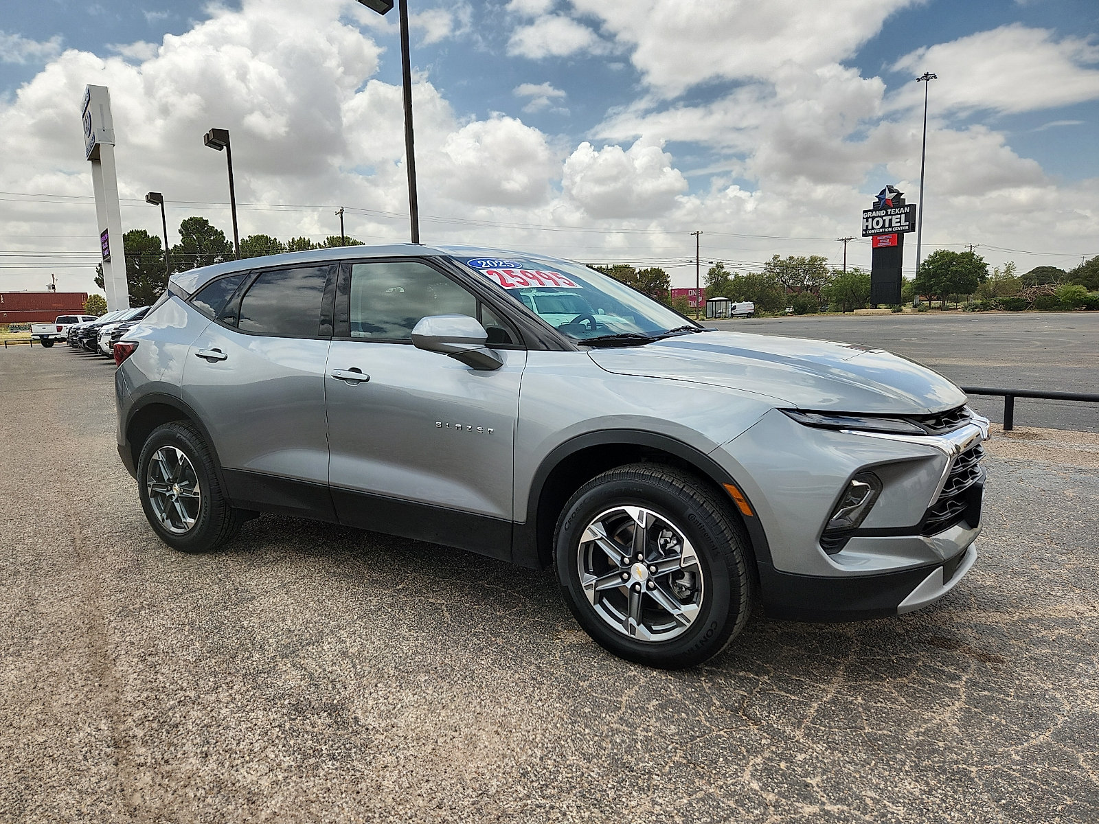 Used 2025 Chevrolet Blazer LT FWD image 8