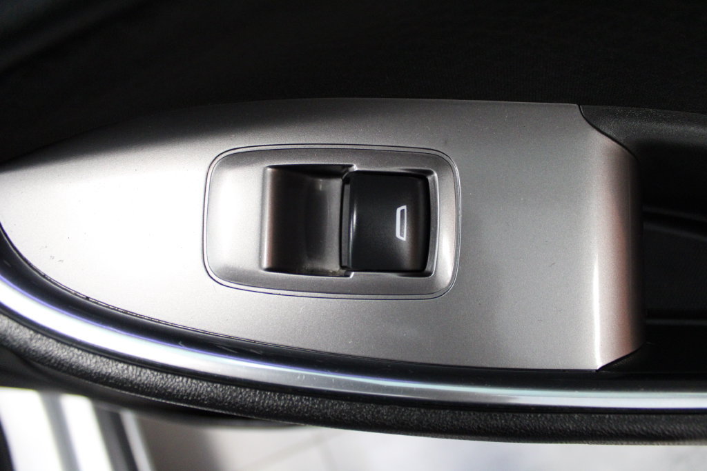 Used 2018 Chevrolet Malibu LT FWD image 44