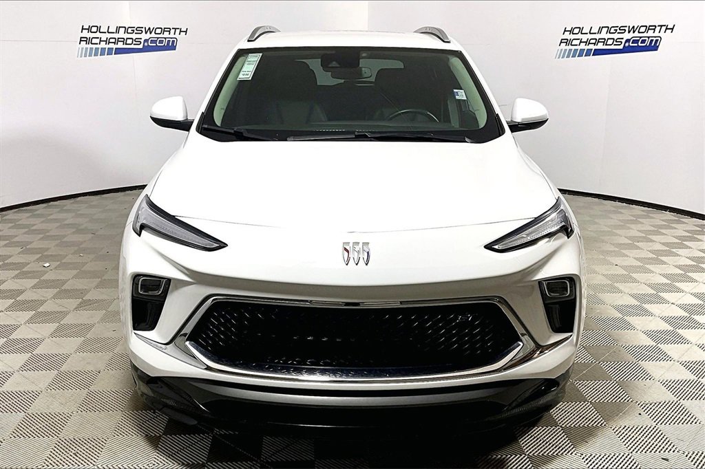 Used 2024 Buick Encore GX Sport Touring w/ Comfort Package image 2