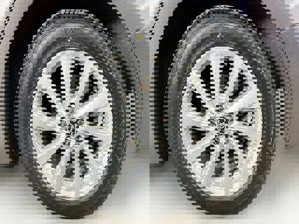 Used 2022 Toyota Camry LE image 8