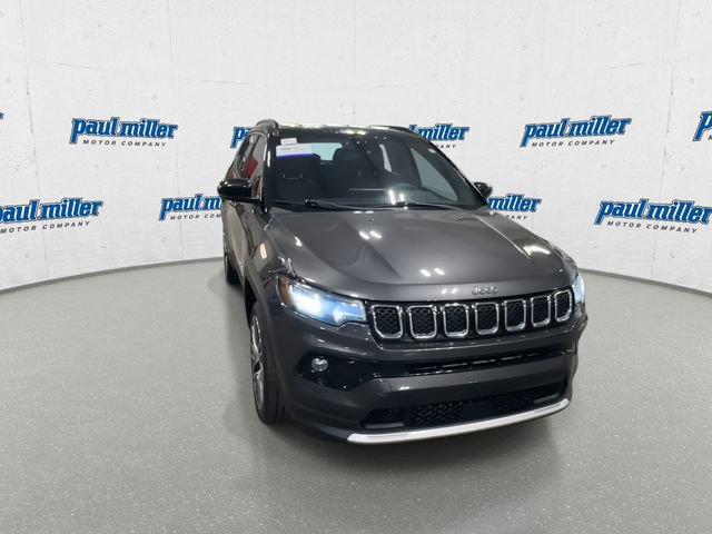Used 2023 Jeep Compass Limited w/ Elite Group AWD/4WD image 4