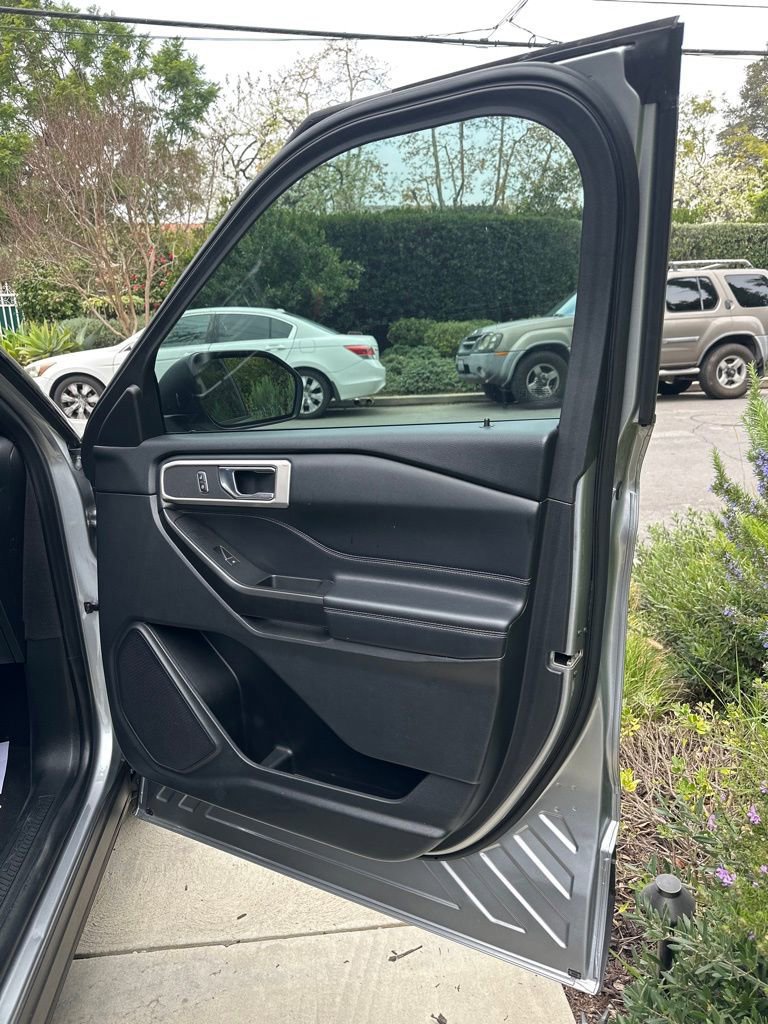 Certified 2020 Ford Explorer XLT w/ Equipment Group 202A image 17