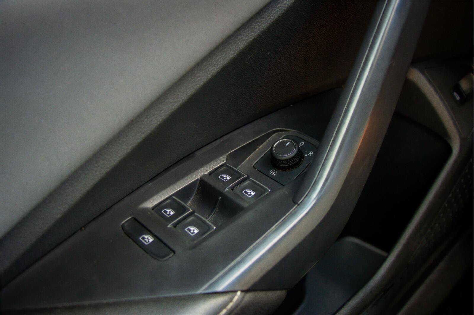 Used 2025 Volkswagen Jetta SE FWD image 11