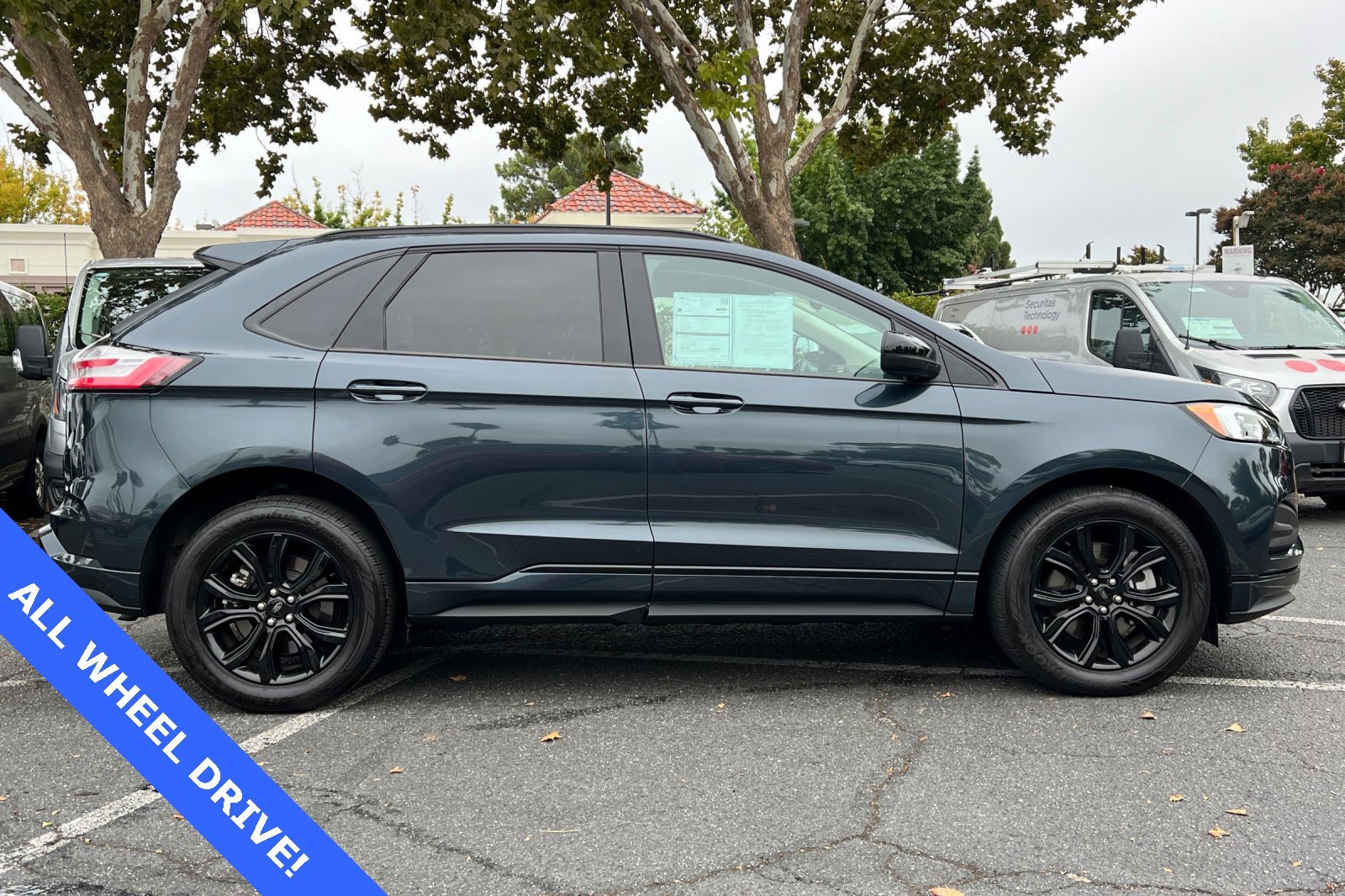 Certified 2022 Ford Edge SE w/ Black Appearance Package image 3