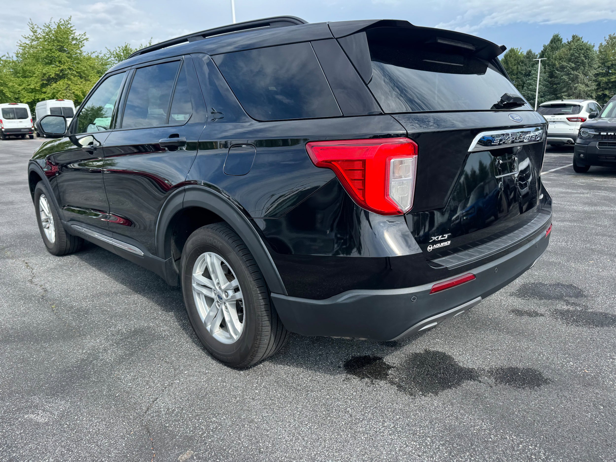 Certified 2022 Ford Explorer XLT w/ Equipment Group 202A AWD/4WD image 3