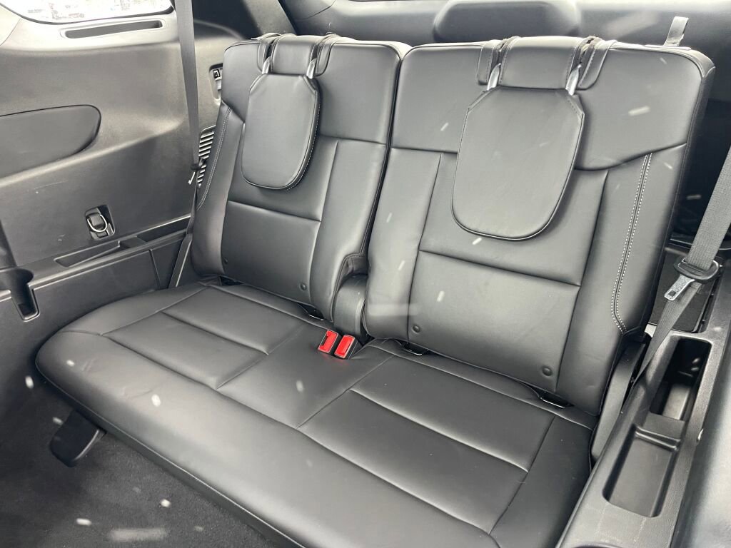 Certified 2022 Ford Explorer XLT w/ Equipment Group 202A image 23