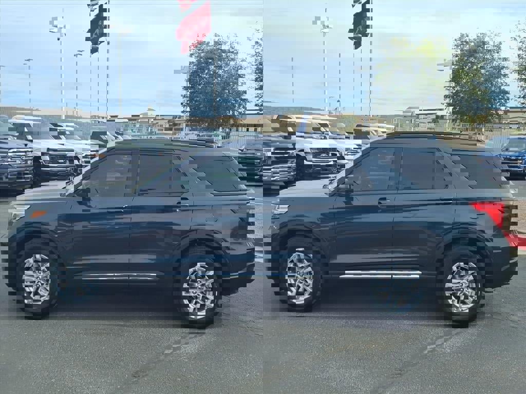 Certified 2022 Ford Explorer XLT w/ Equipment Group 202A image 2