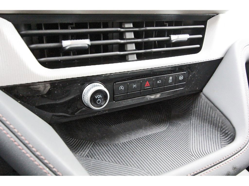 Certified 2025 Ford Explorer Active w/ Active Comfort Package image 25