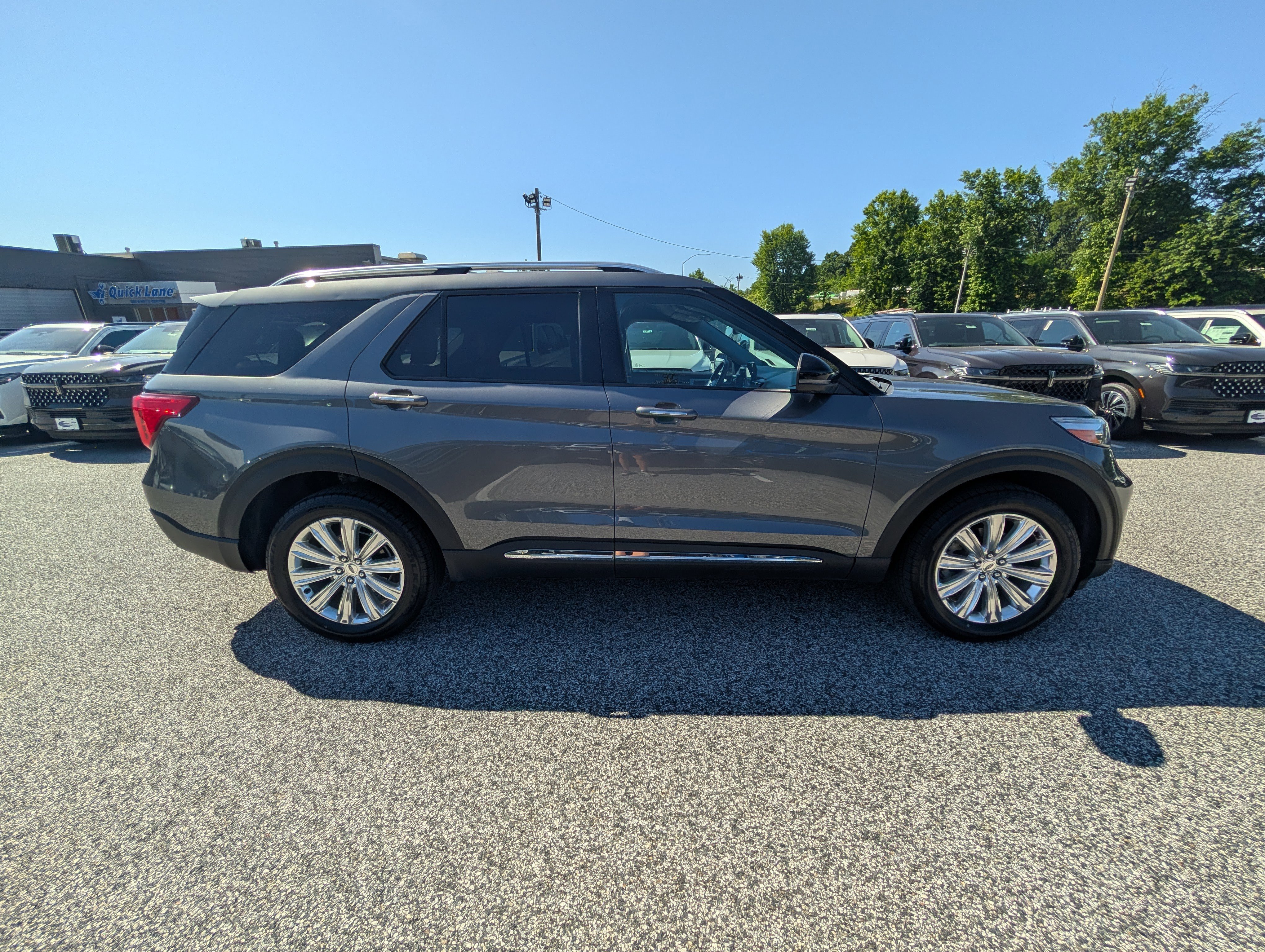 Certified 2022 Ford Explorer Limited w/ Limited Technology Package AWD/4WD image 8