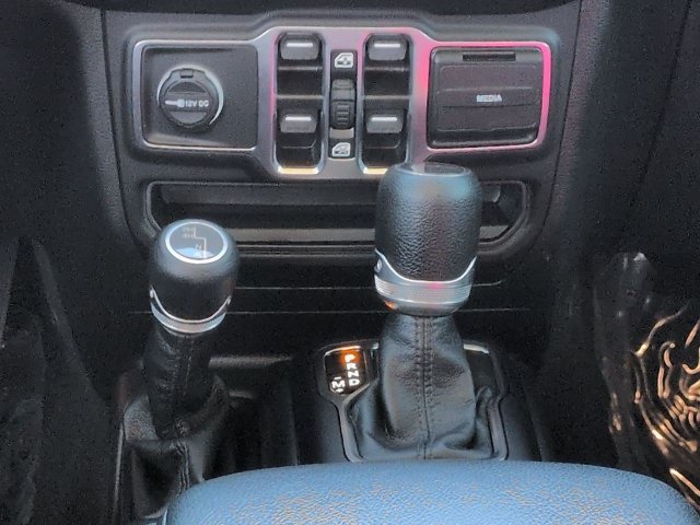 Used 2023 Jeep Gladiator Sport AWD/4WD image 19