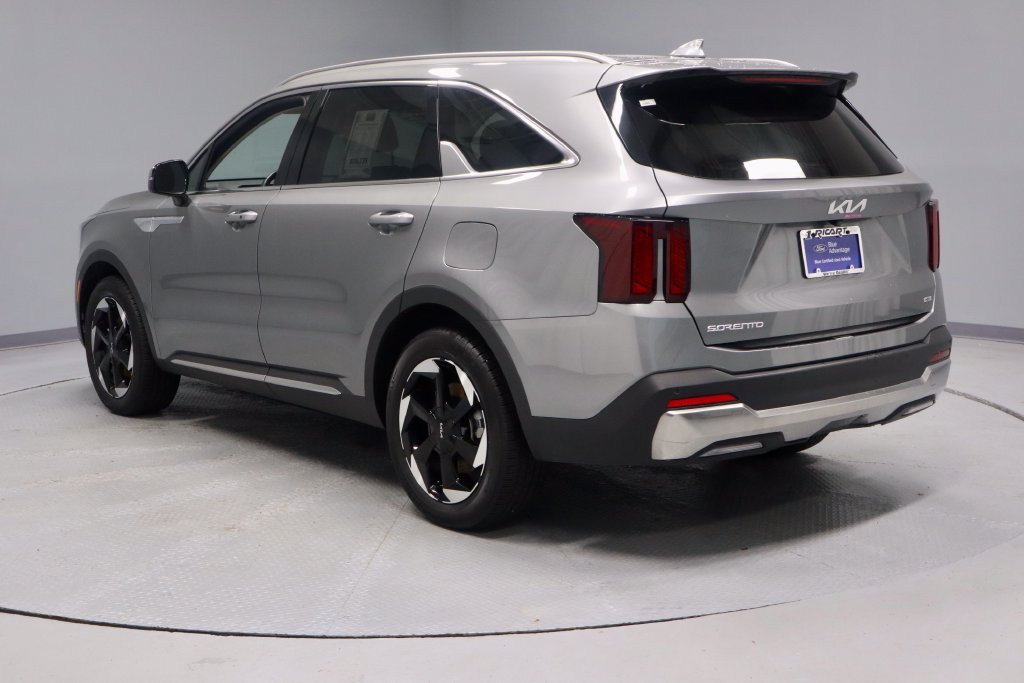 Used 2025 Kia Sorento EX AWD/4WD image 9