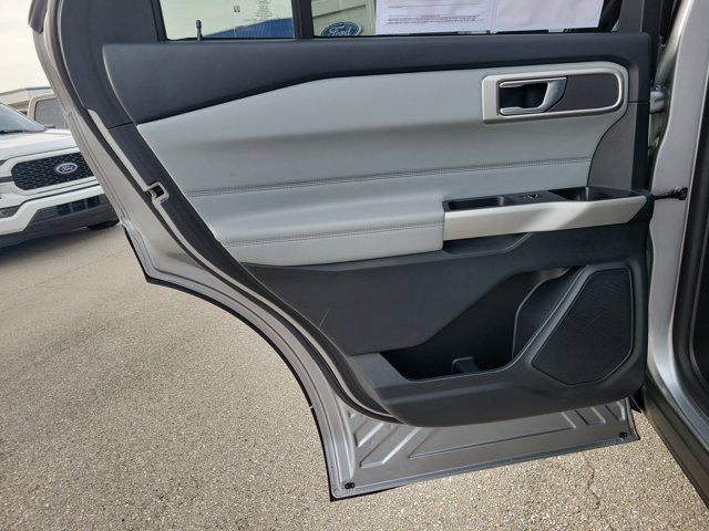Certified 2022 Ford Explorer XLT w/ Equipment Group 202A AWD/4WD image 15