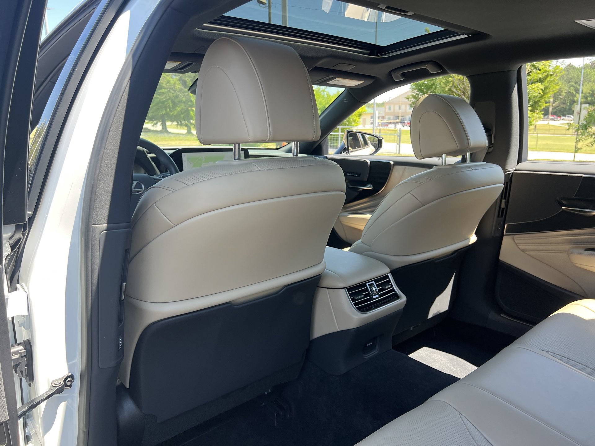 Used 2024 Lexus LS 500 RWD image 20