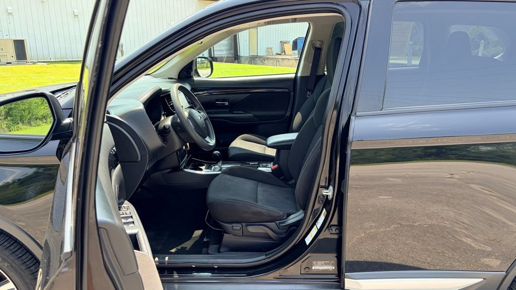 Used 2020 Mitsubishi Outlander ES FWD image 17
