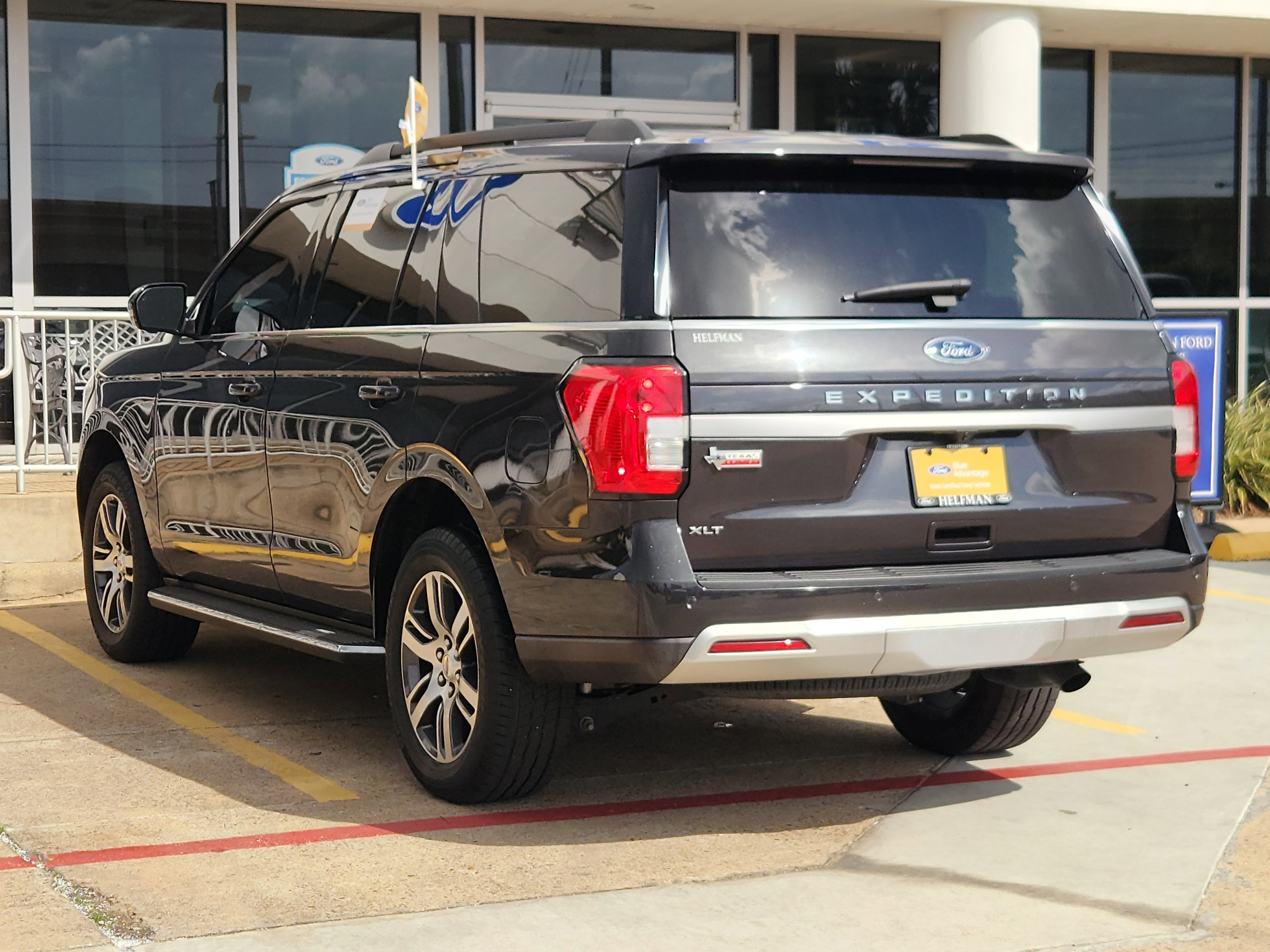 Certified 2022 Ford Expedition XLT image 2