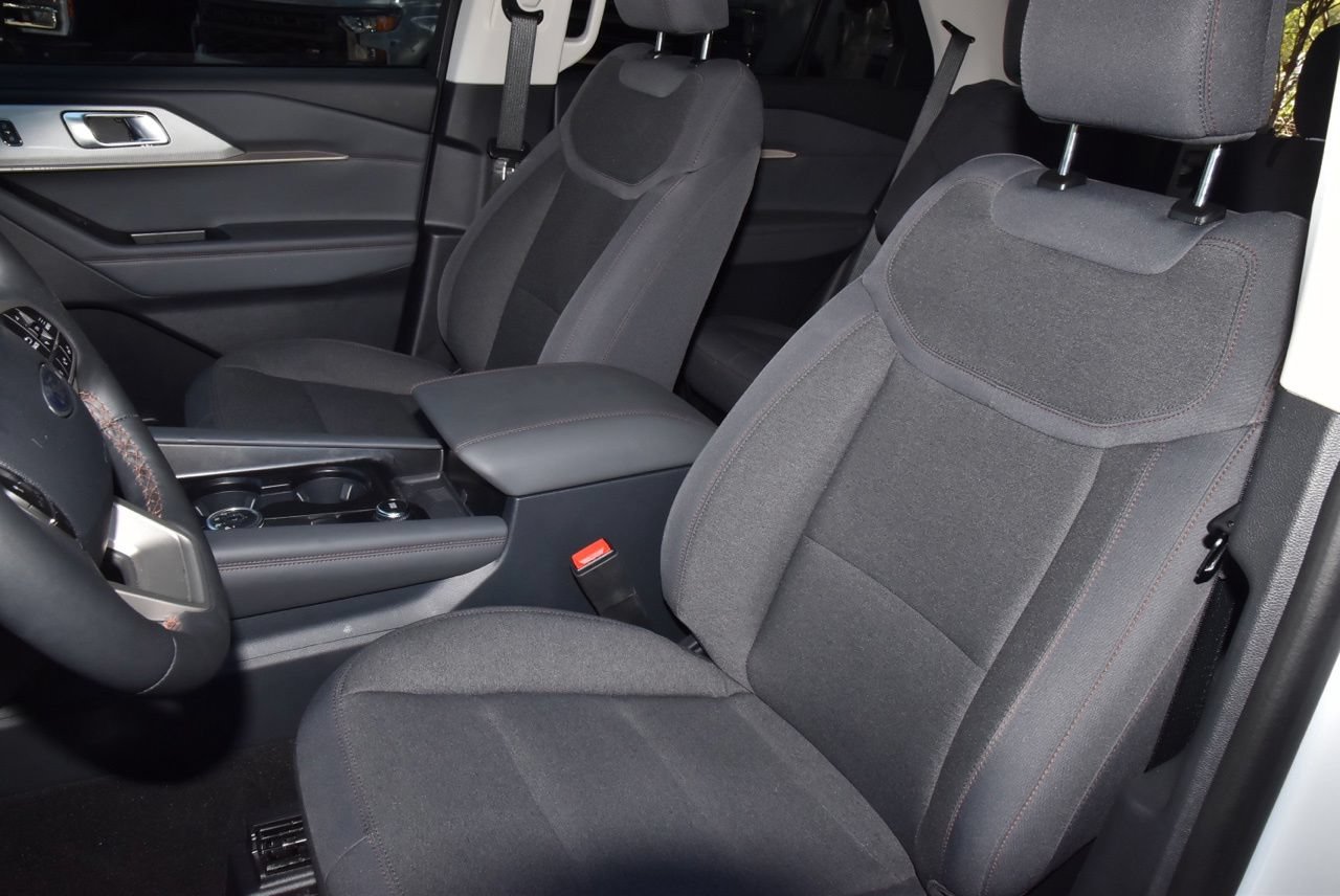 Certified 2026 Ford Explorer Active RWD image 32