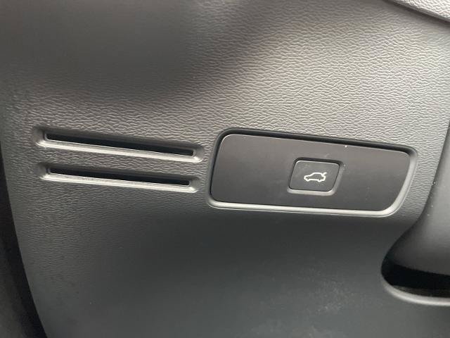 Used 2025 Volvo XC40 B5 Plus AWD/4WD image 15