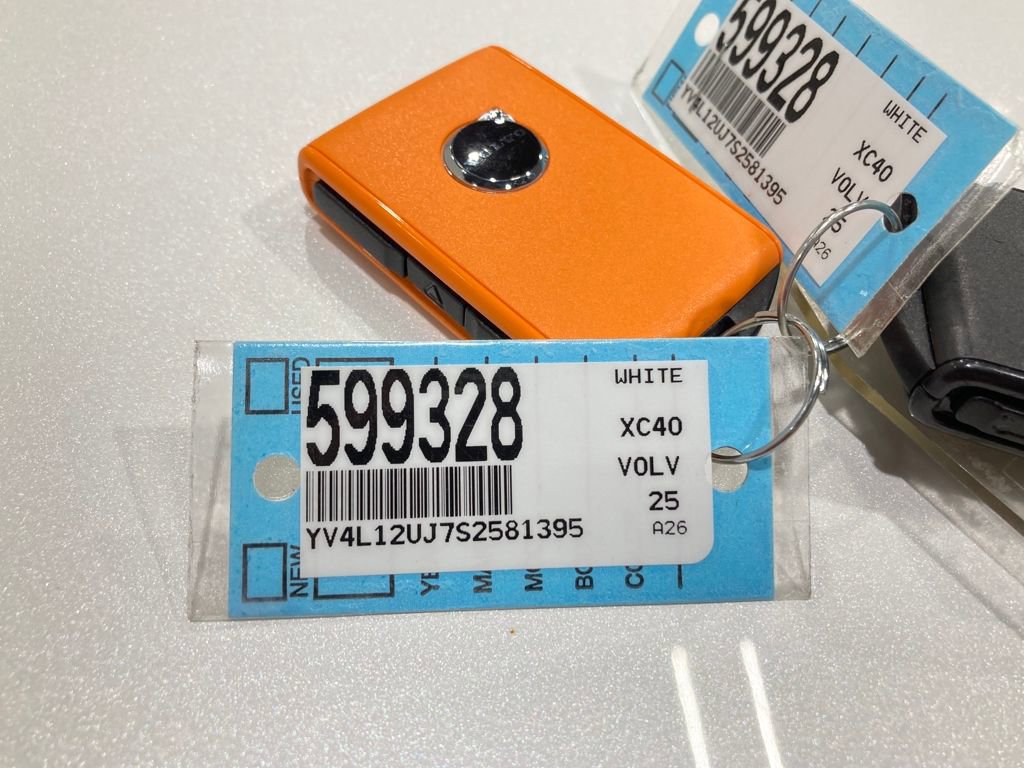 Used 2025 Volvo XC40 B5 Core image 28