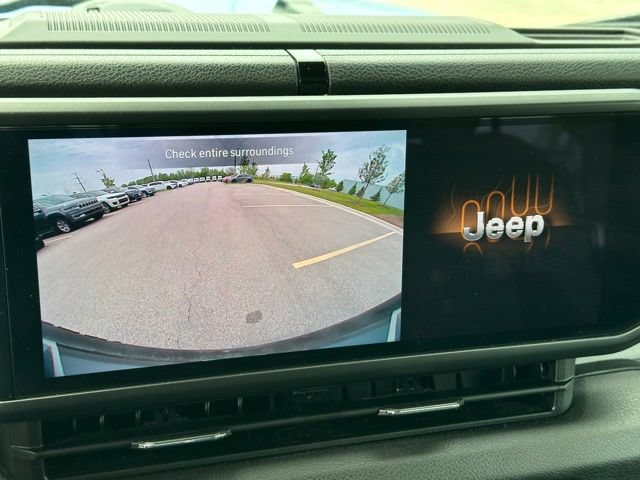 Used 2024 Jeep Wrangler Unlimited w/ Convenience Group AWD/4WD image 21