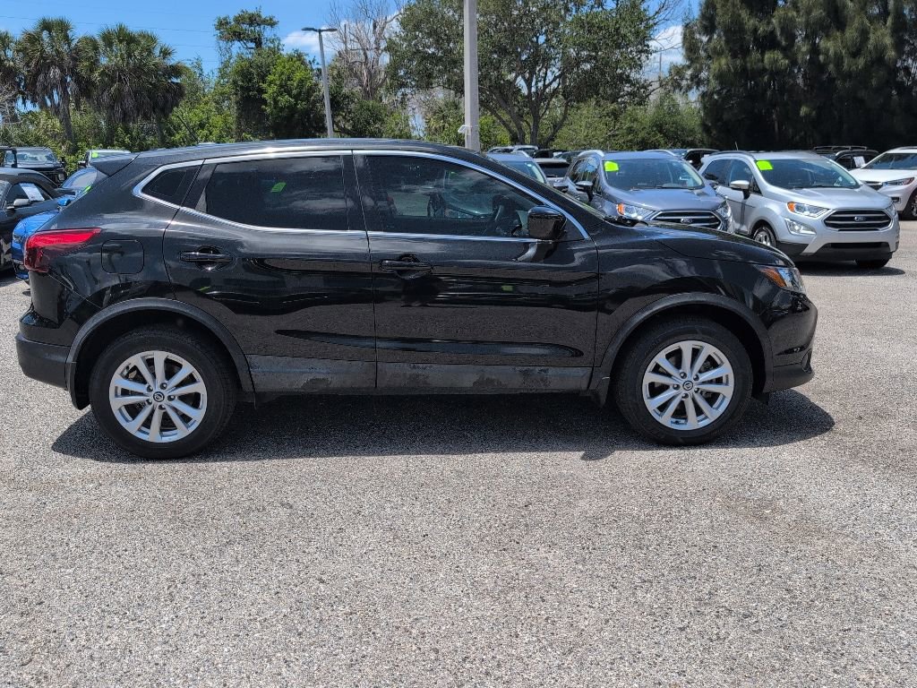 Used 2019 Nissan Rogue Sport S w/ Appearance Package FWD image 2