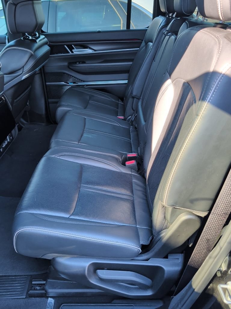 Used 2024 Jeep Grand Wagoneer L Series II w/ Quick Order Packagew 28T AWD/4WD image 10