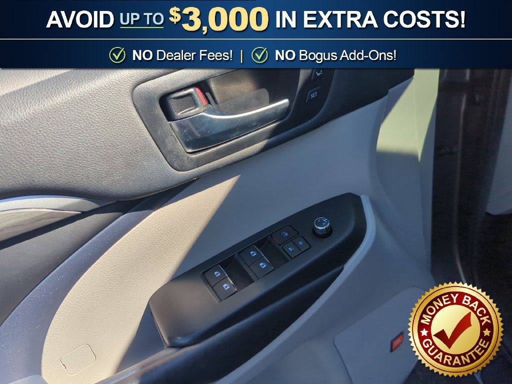 Used 2019 Toyota Highlander Limited FWD image 16