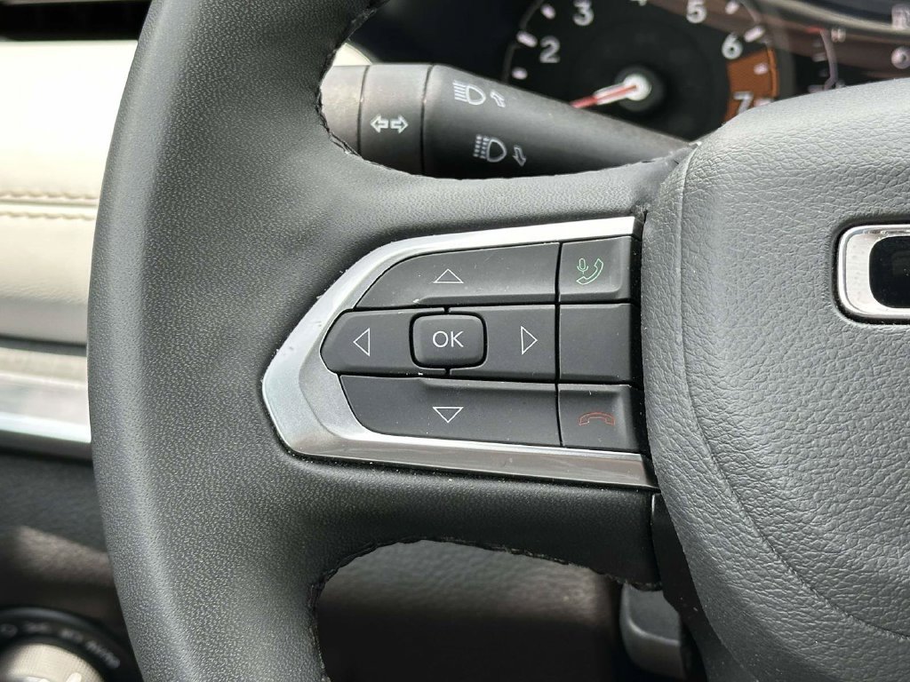 Used 2025 Jeep Compass Limited AWD/4WD image 23