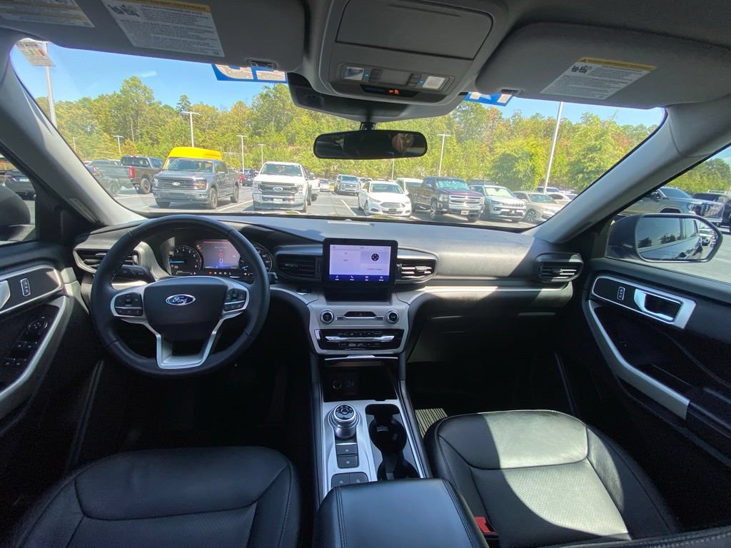 Certified 2024 Ford Explorer XLT RWD image 27