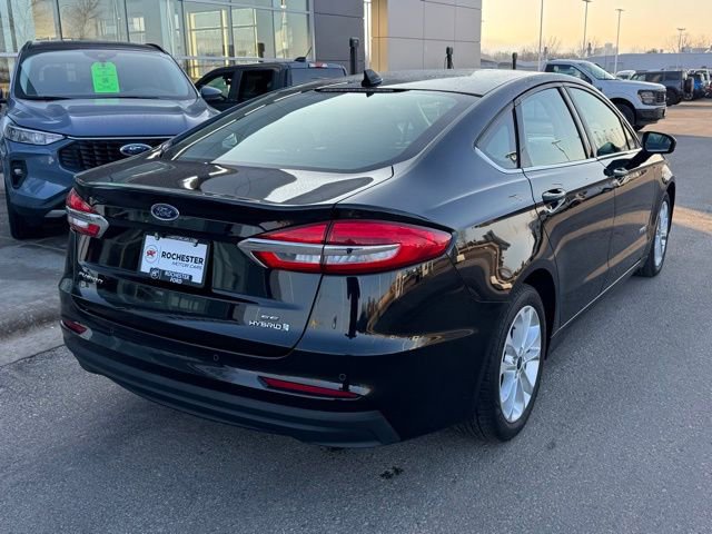 Certified 2019 Ford Fusion SE image 3