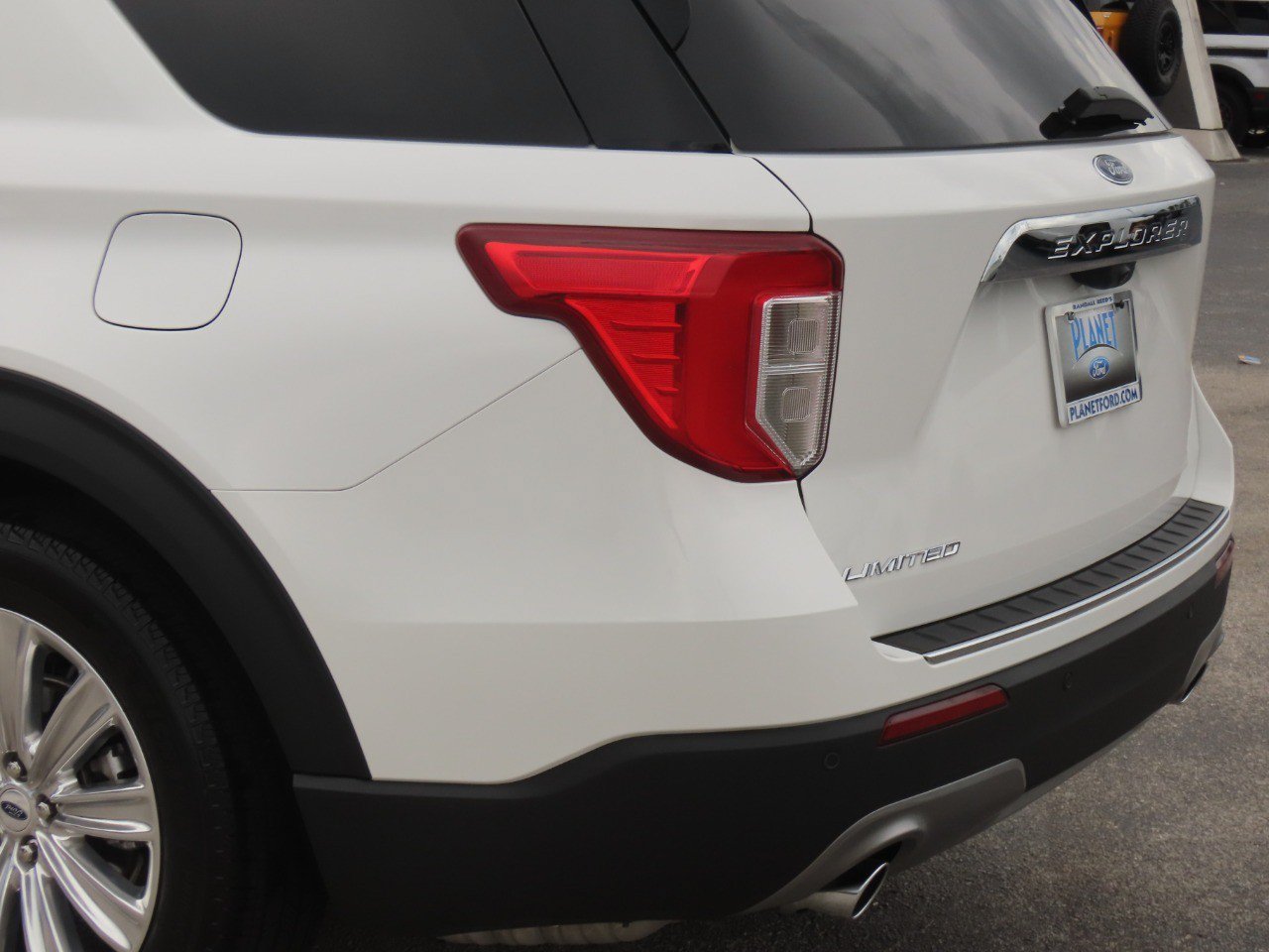 Certified 2024 Ford Explorer Limited w/ Limited Technology Package RWD image 16