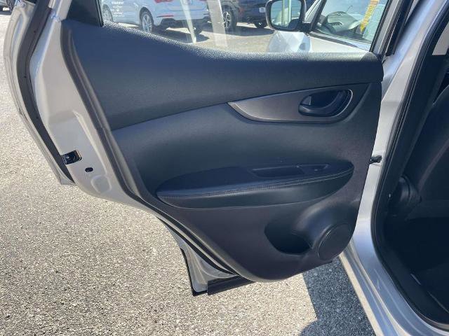 Used 2021 Nissan Rogue Sport S image 19