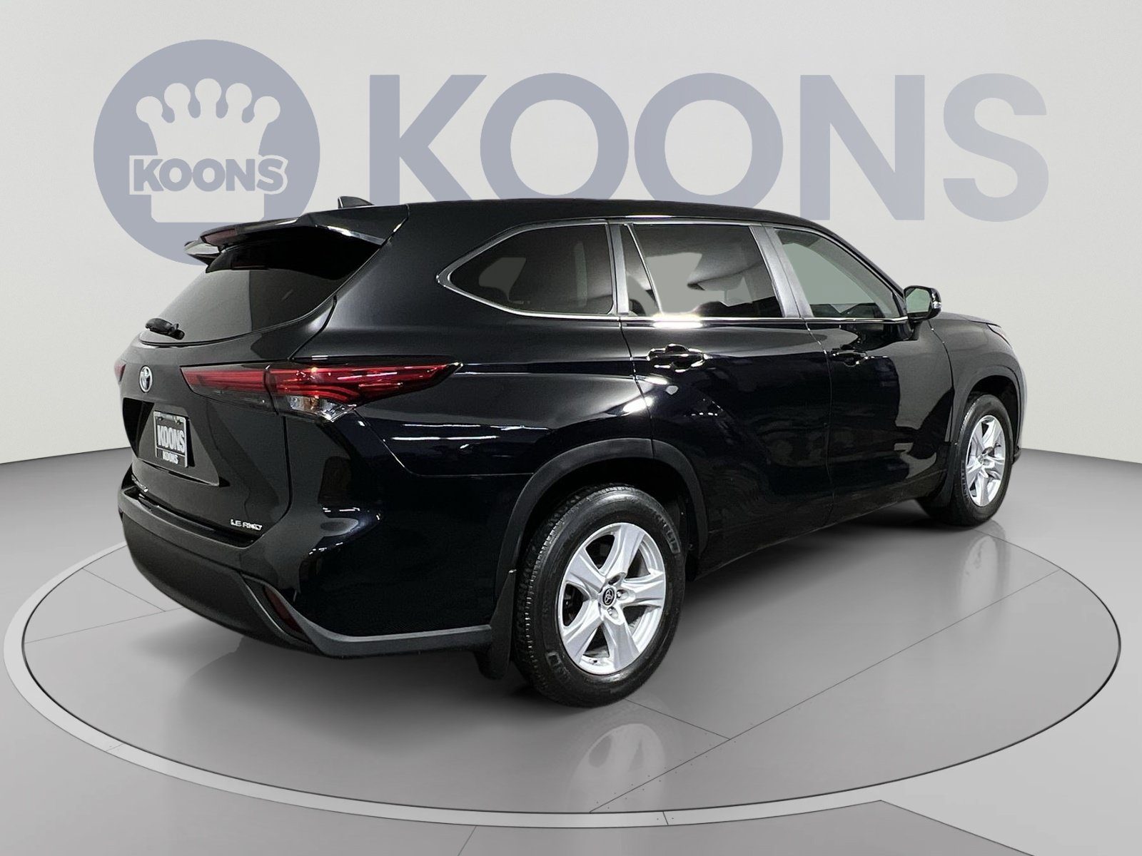 Used 2023 Toyota Highlander LE AWD/4WD image 11