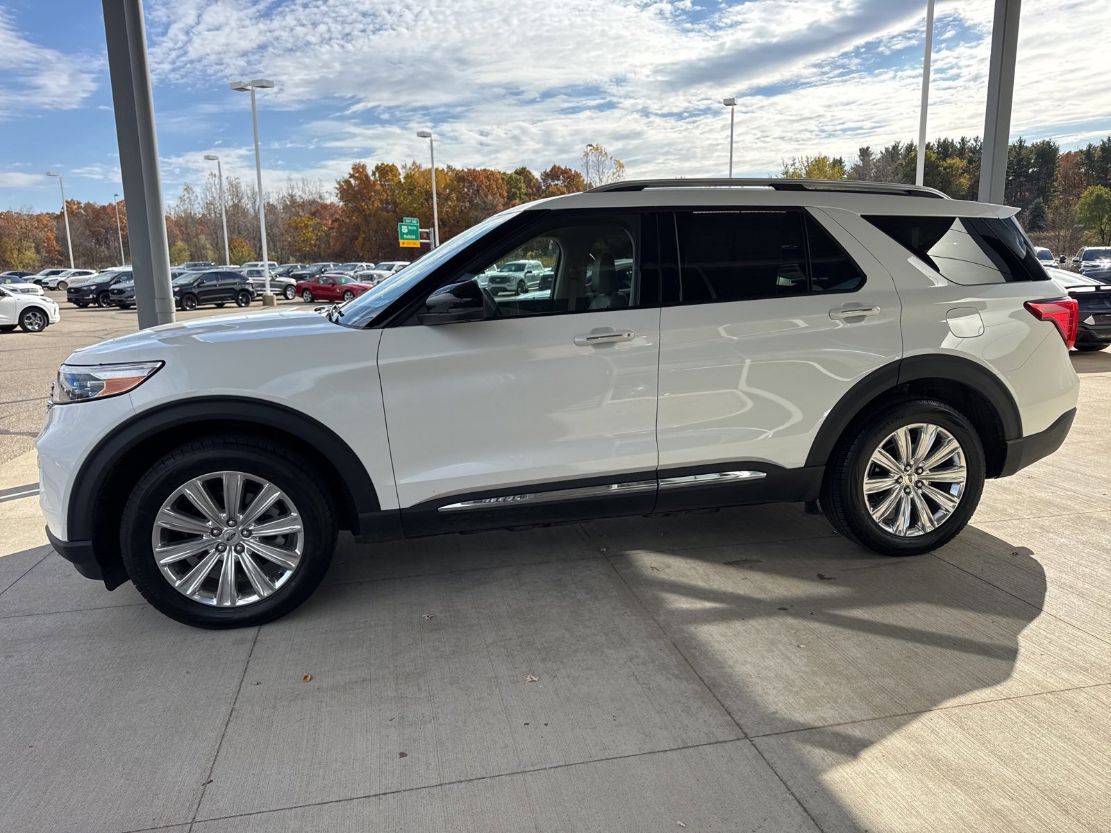Certified 2022 Ford Explorer Limited w/ Limited Technology Package image 7