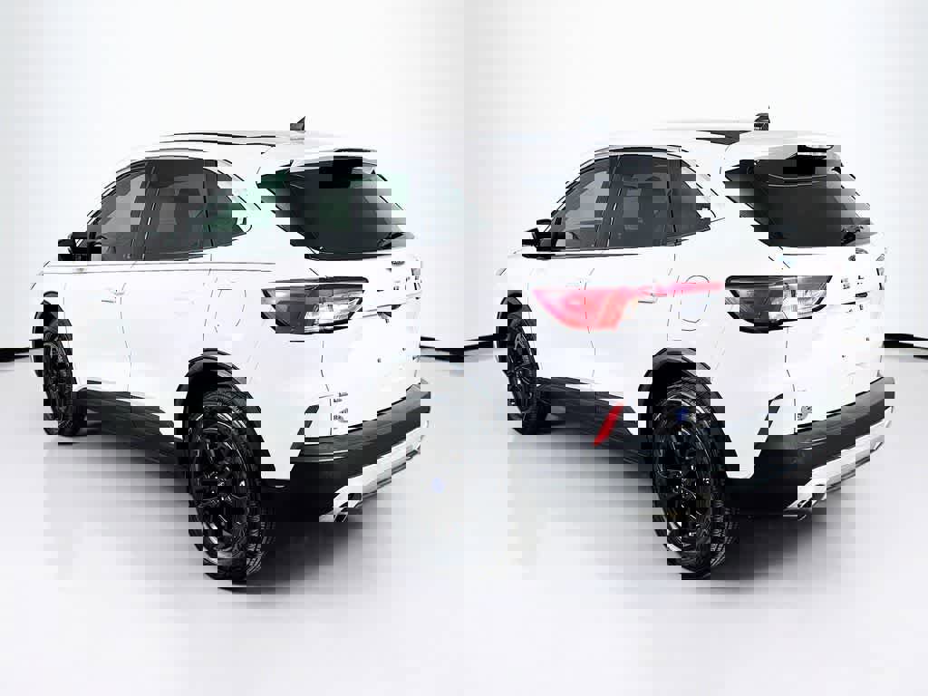Certified 2020 Ford Escape SE image 3