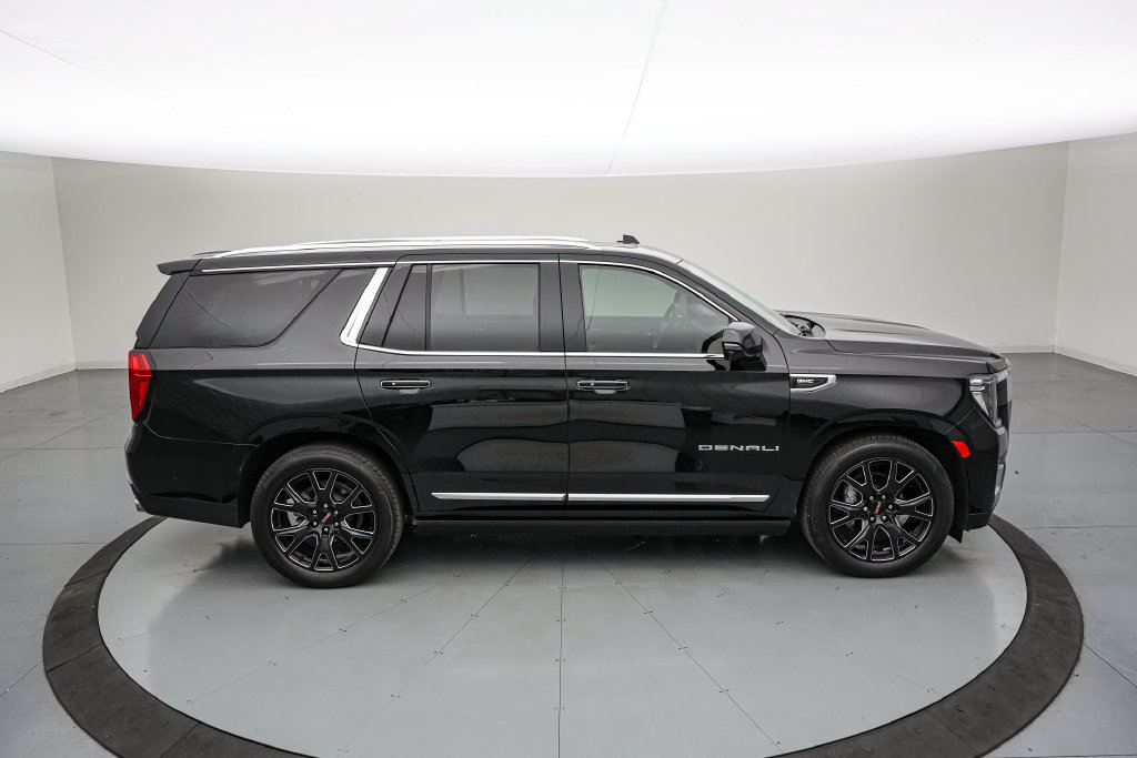 Used 2024 GMC Yukon Denali w/ Denali Reserve Package AWD/4WD image 3