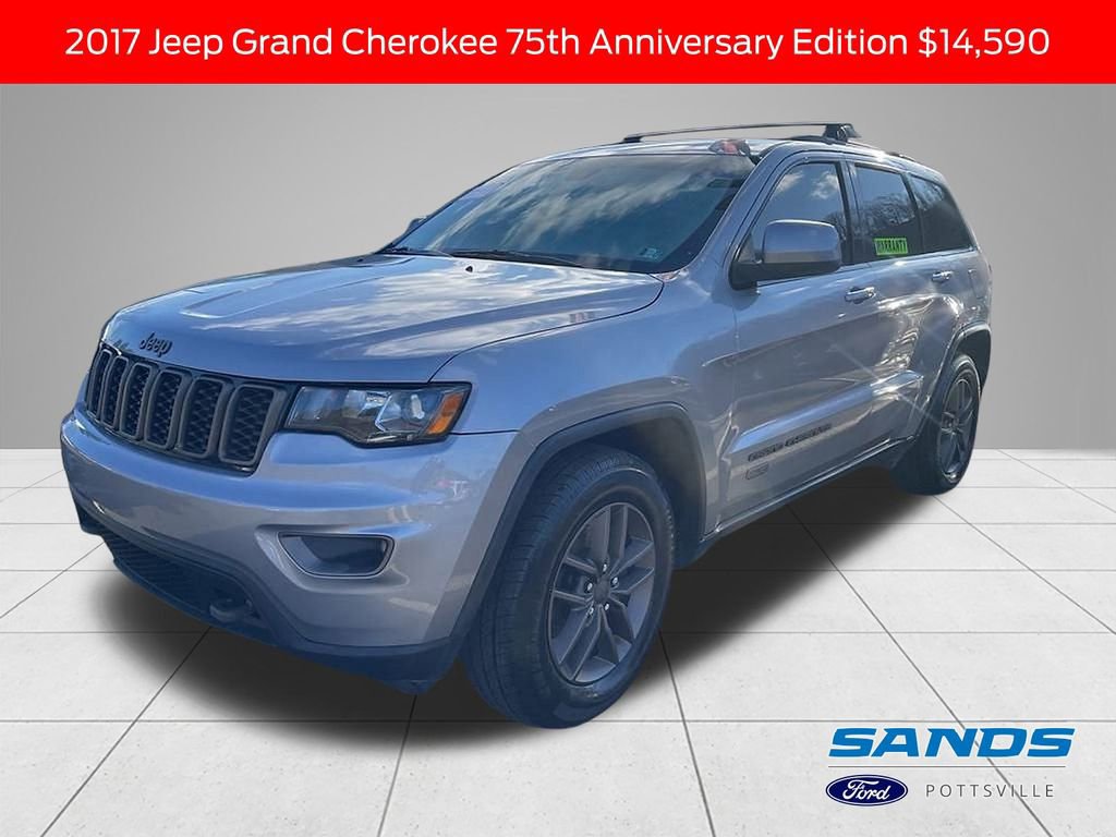 Used 2017 Jeep Grand Cherokee Laredo image 4