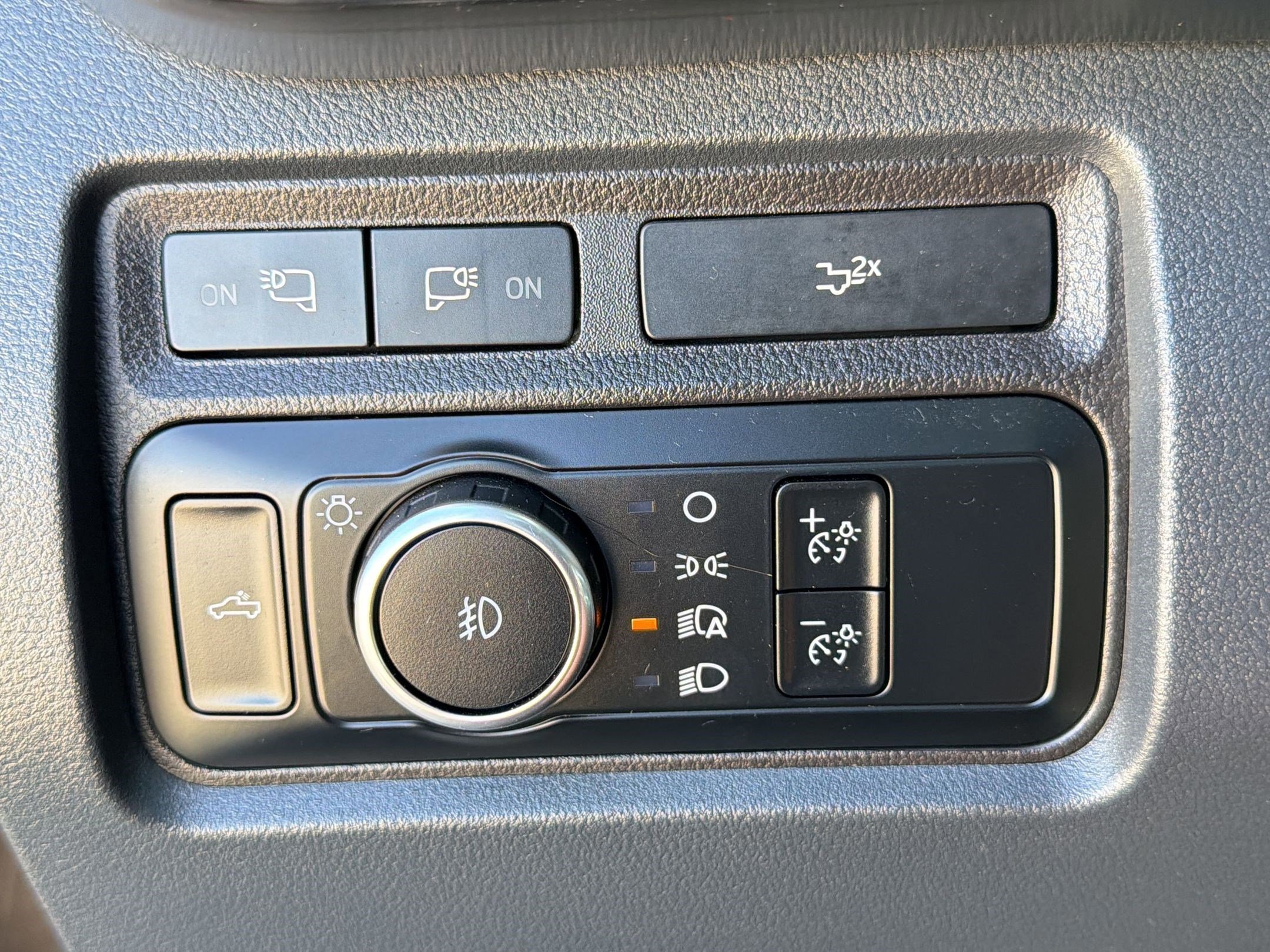 Certified 2024 Ford F250 Lariat w/ Black Appearance Package image 18