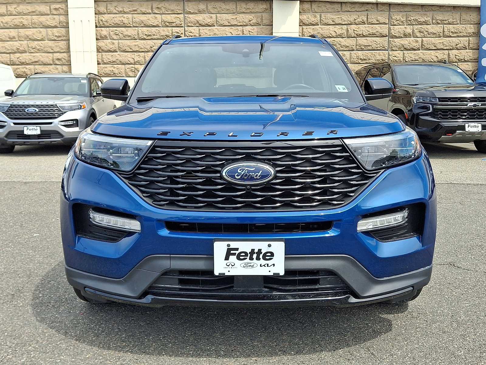 Certified 2023 Ford Explorer ST-Line w/ Class IV Trailer Tow Package AWD/4WD image 2