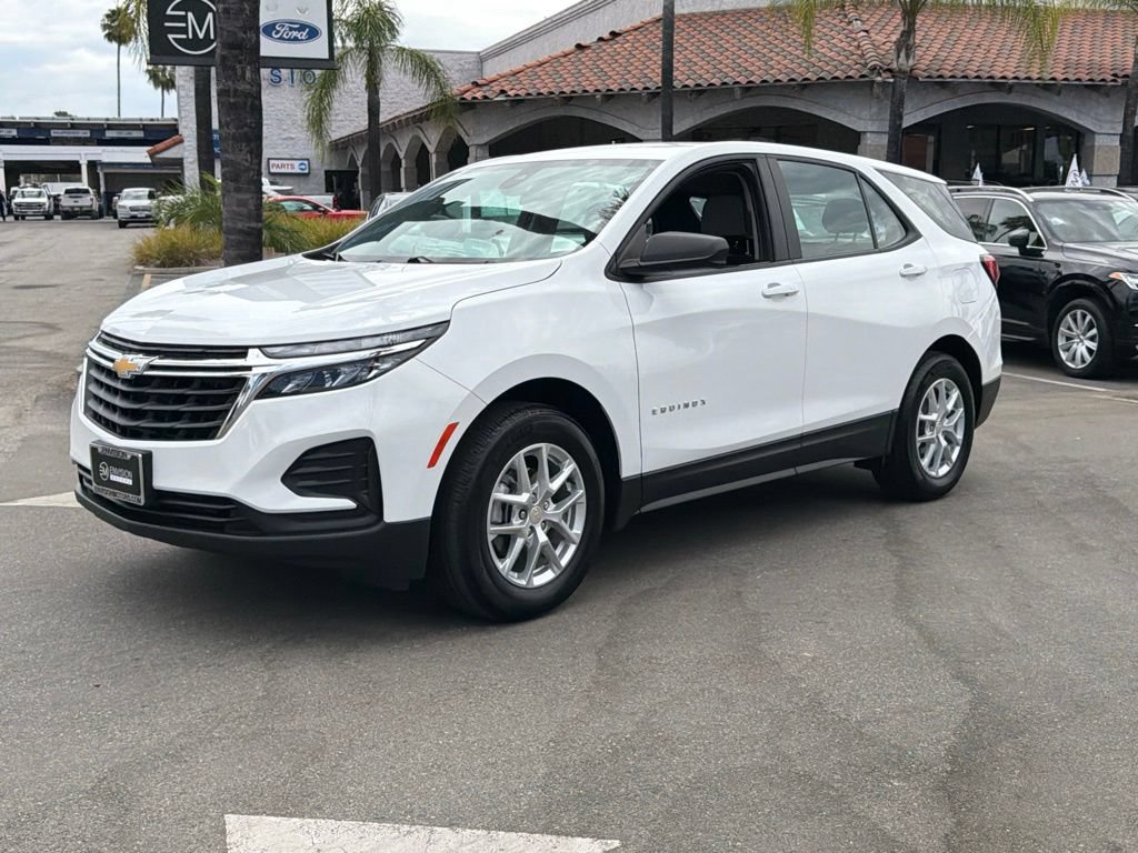 Used 2024 Chevrolet Equinox LS w/ Driver Confidence II Package FWD image 6