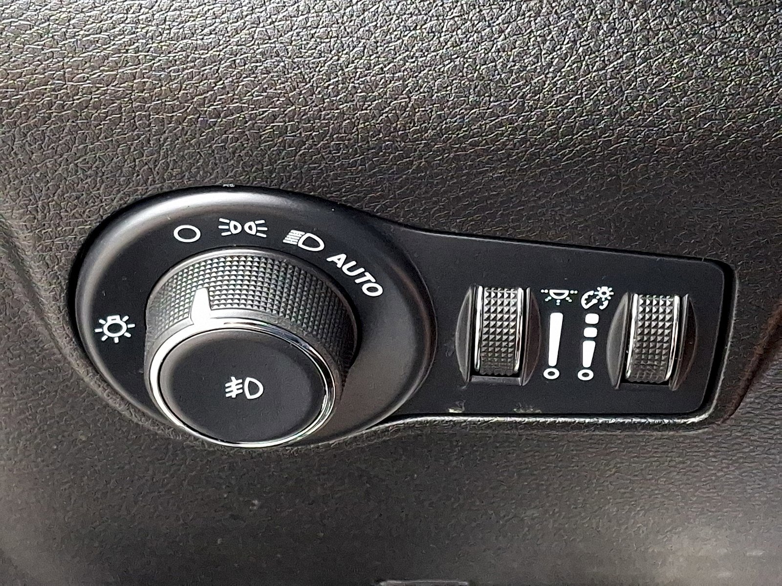 Used 2024 Jeep Compass Latitude image 25