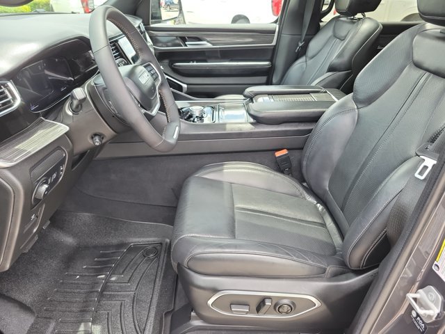 Used 2022 Jeep Wagoneer Series II w/ Premium Group I AWD/4WD image 18